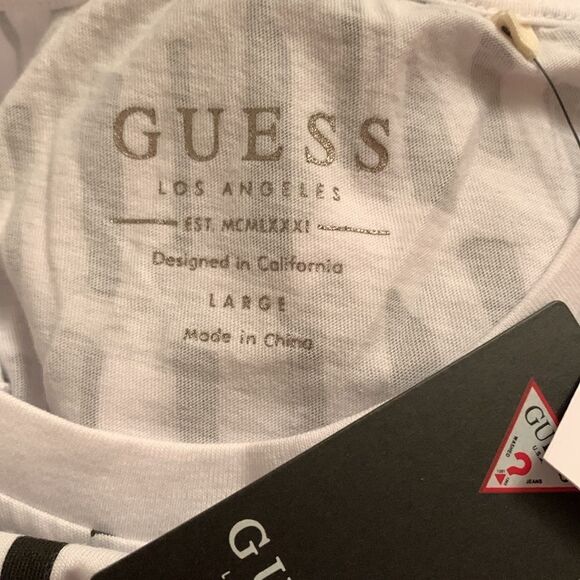 NWT Guess White and Red Short Sleeve Tee with Graphic Design Men’s Size L - Picture 6 of 7